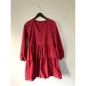 Yinn burgundy V-neck tiered dress size medium side zipper, side pockets